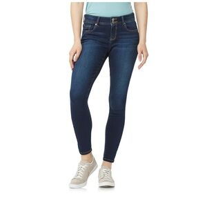 NWT WallFlower Women's Ultra Skinny Mid-Rise Insta Soft juniors Jeans